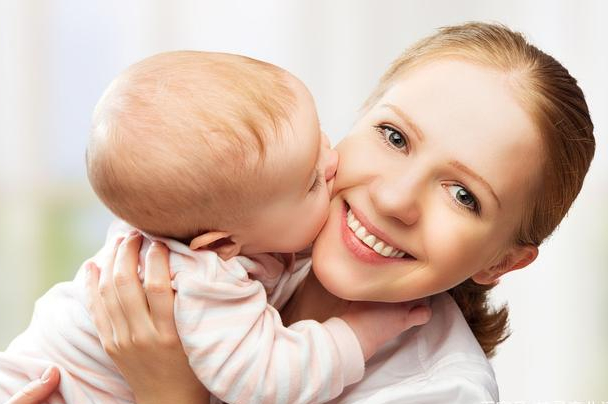 长牙如何缓解母乳喂养的疼痛,宝宝长牙了母乳要补充什么