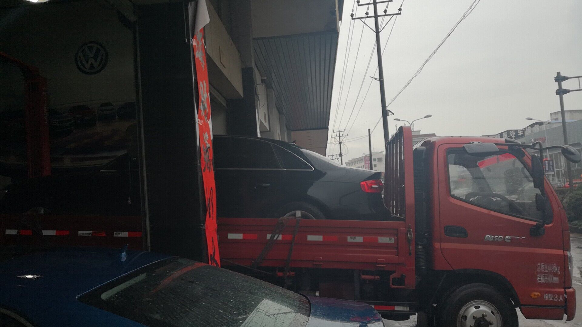 奥迪a4l严重烧机油怎么解决,奥迪a4l缸盖三通刚换过还是漏水