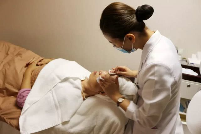 体验分享｜坐着高铁，带着妈妈去香港打皮秒