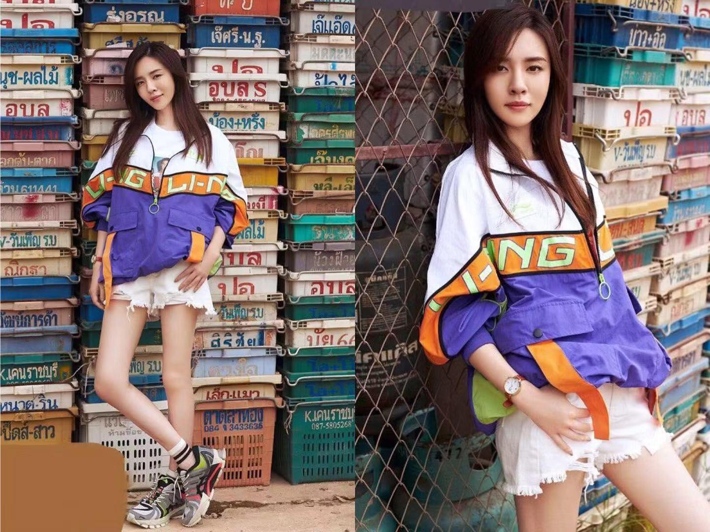 今年很流行短裤白色袜子,今年很流行中筒袜子搭短裤