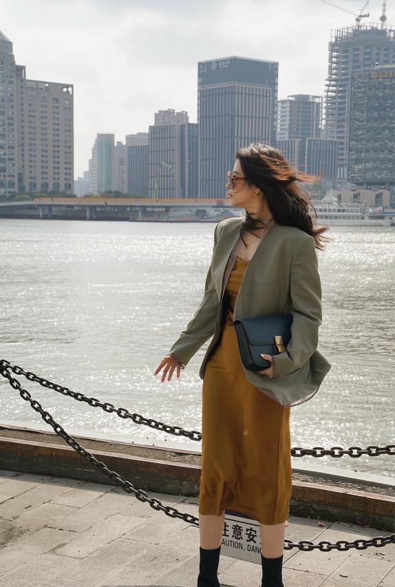 三木卡其半身裙,三木卡其色系的穿搭