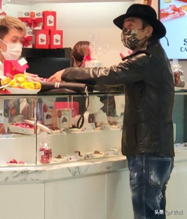 任达华逛街,任达华买鞋