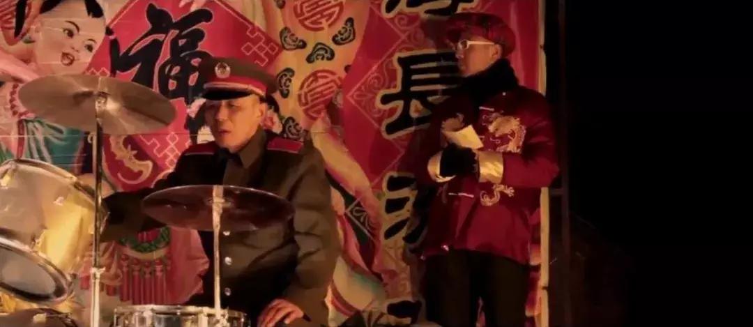 删*片毛**,讲荤段子,还不洗澡,但他教出的学生却能为刘德华写歌