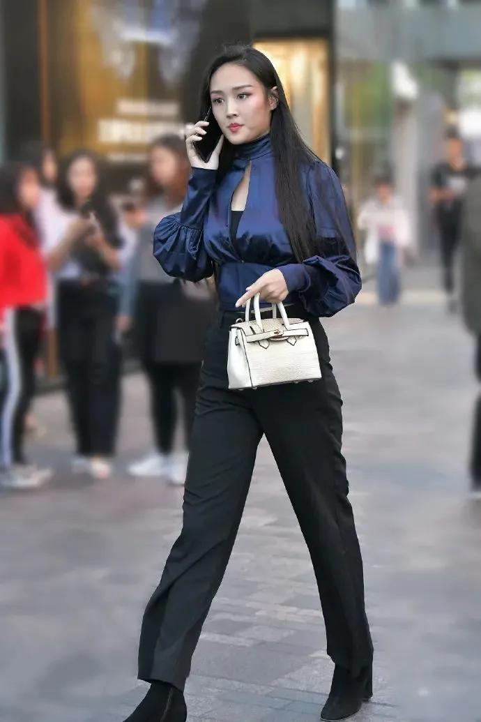 夏天里黑色的少妇