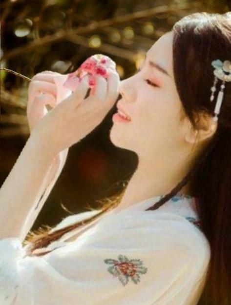 抠图以后如何美化边缘美图秀秀,如何用美图秀秀将抠图和新图结合