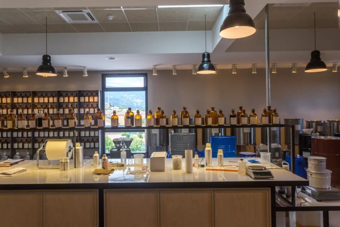 香奈儿香水五号香精官网价,什么牌子的茉莉花食用香精好