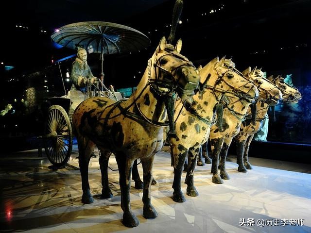 这件*物文**出土时已碎成了3000多块，专家成功修复后，惊艳了全世界