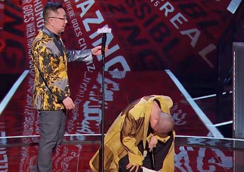 李诞玩火后下跪,周琦主动发博,央视、新华社的评论亮了