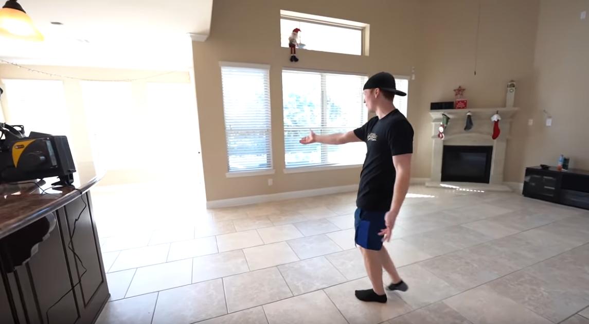 用100万个海洋球填满房间,50万个海洋球装在房间