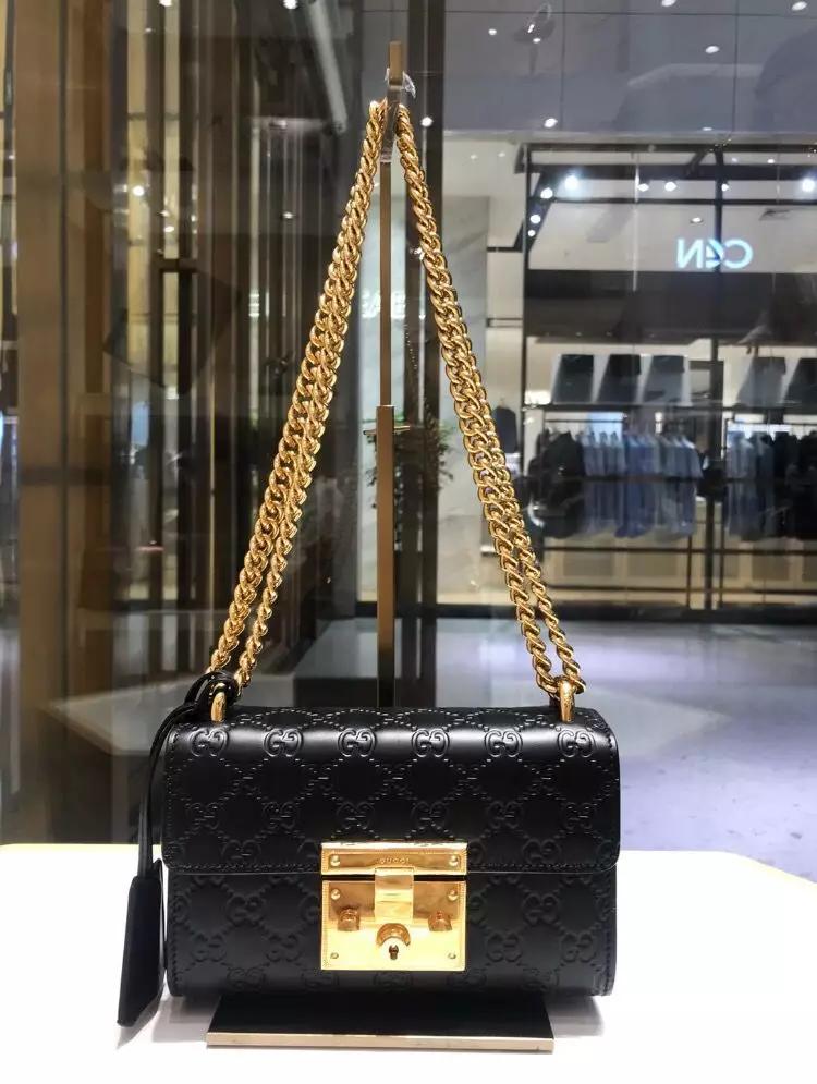 娜扎穿衣搭包包,30多个包包