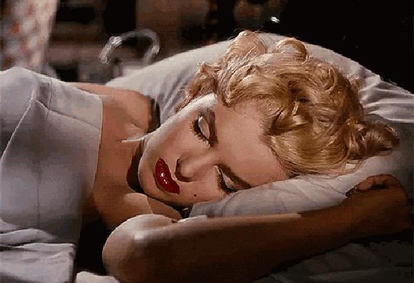 鸭绒枕头怎么做才不跑毛,睡了就不想醒的枕头