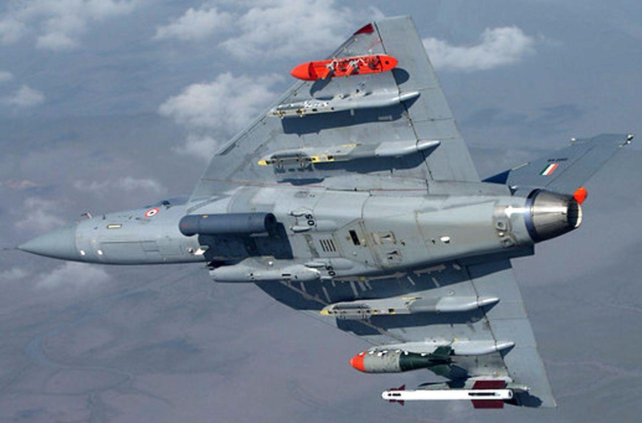 印度lca光辉舰载机试飞成功视频,印度人评价lca光辉