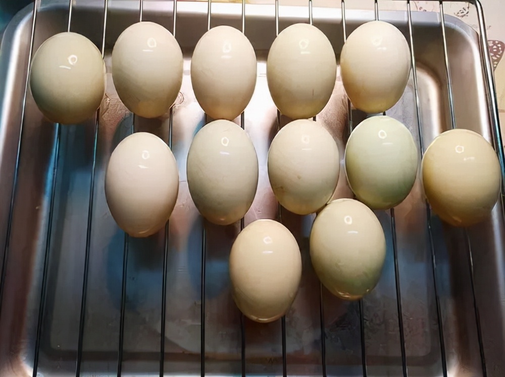 为什么咸鸭蛋常见而咸鸡蛋不常见,为什么有些咸鸭蛋那么咸