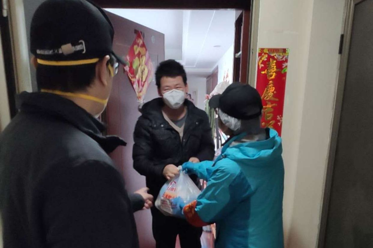 医护人员健康礼包,发放暖心健康包关爱计生特扶家庭