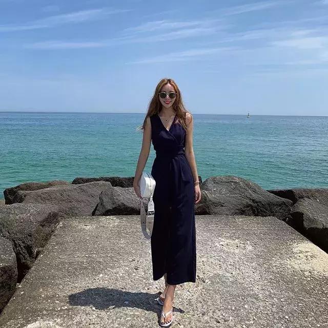 胸大穿衣服特别显胖不上镜,胸大穿衣服怎么不显大