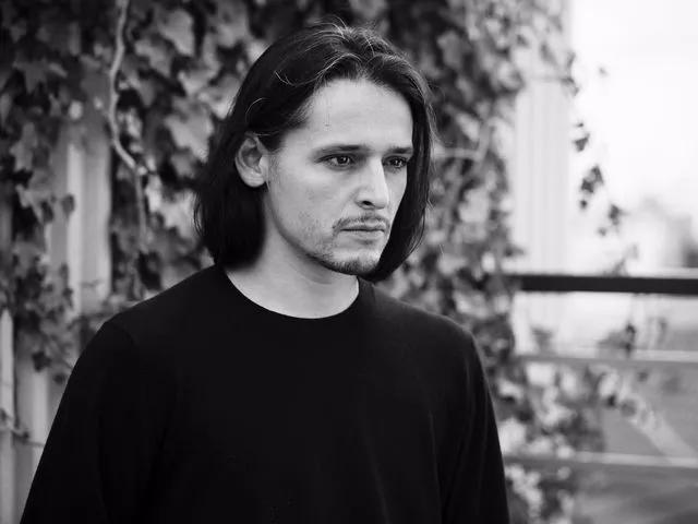 prada关闭香港最大专门店,prada香港店铺