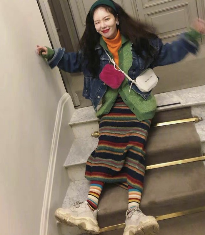 巴黎世家松糕毛棉服外套泫雅同款,韩国小野马金泫雅银色裙