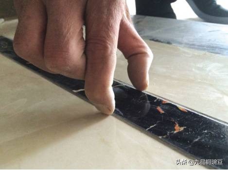 瓷砖铺不平是砖的原因吗,瓷砖铺不平是什么意思