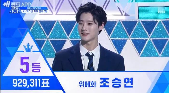 王一博李汶翰说悄悄话,李汶翰王一博一个团的吗