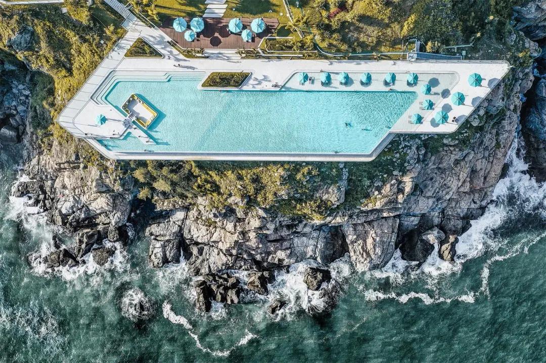 夏日清凉好去处泳池,夏日玩水胜地无边际泳池