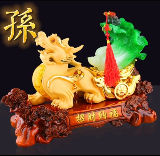 招财辟邪金色貔貅头像,背上有金元宝的貔貅招财纳福