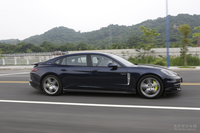 保时捷panamera混动深度测试 (全新保时捷panamera4s 2.9t试驾感受)