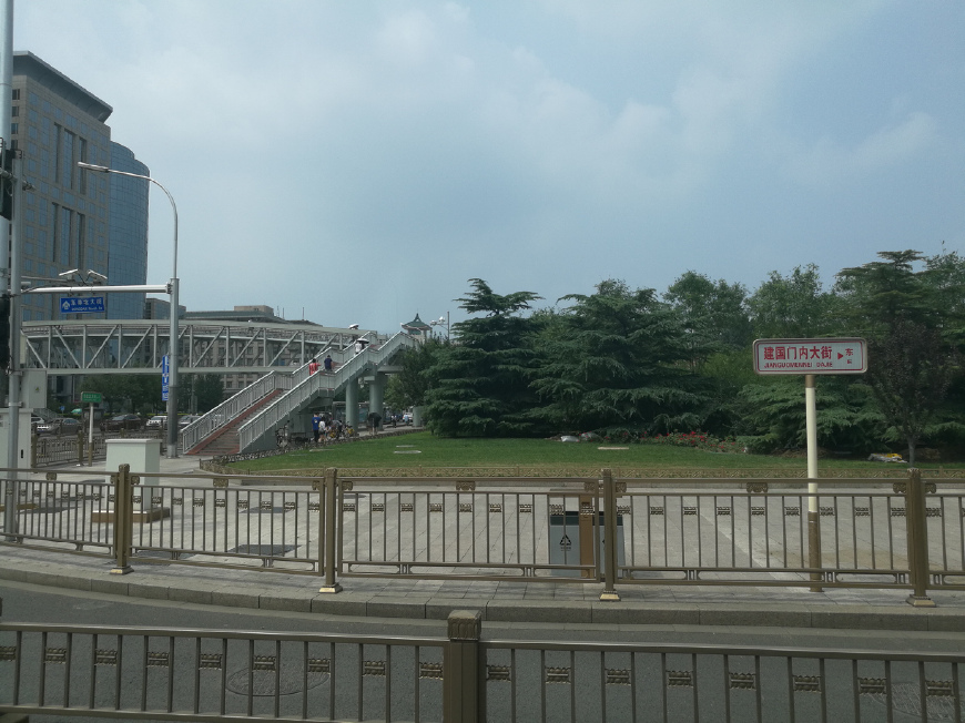 北京市中心著名的商业街：金街是王府井大街，银街是东单大街