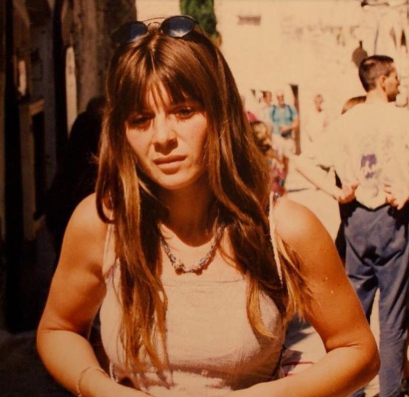 因为太穷，”乡下小伙”做的衣服口袋都没有，一言不合就关店种地