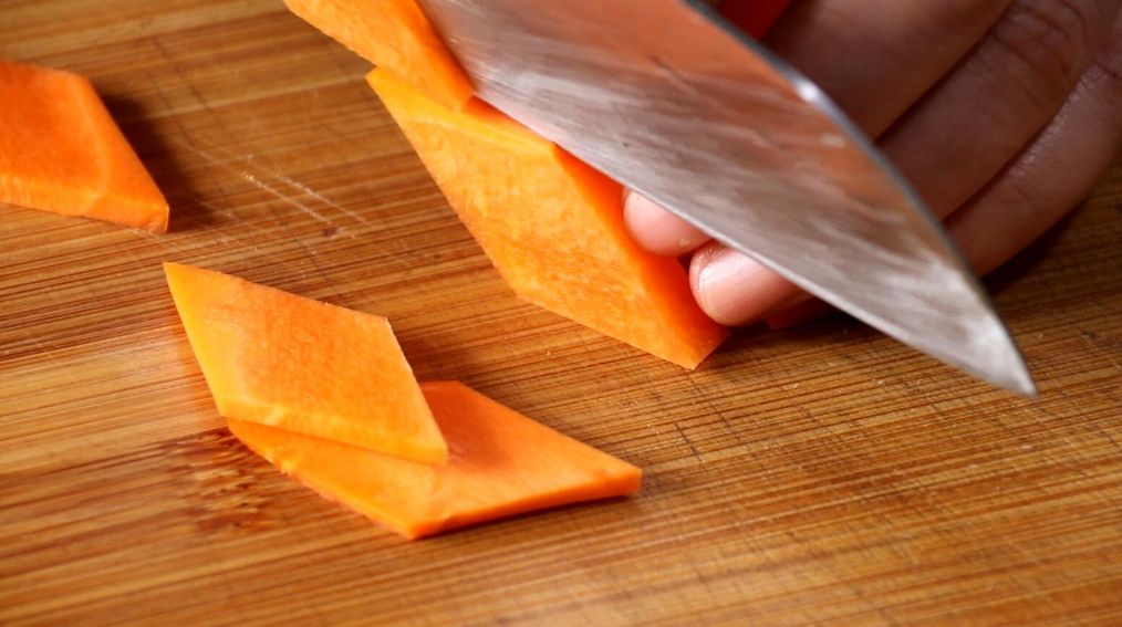 莴笋西葫芦尖椒和虾仁能一起炒,莴笋炒山药虾仁的家常做法视频