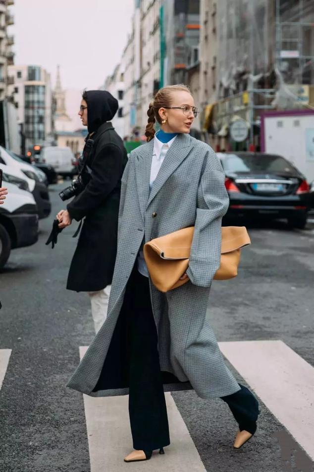 今年最流行的短袖搭外套,外套里面穿t恤