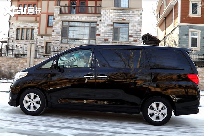 30万买丰田埃尔法,30万不买汉兰达选什么