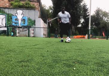 十大足球技巧过人动作,30秒掌握10种足球基本功