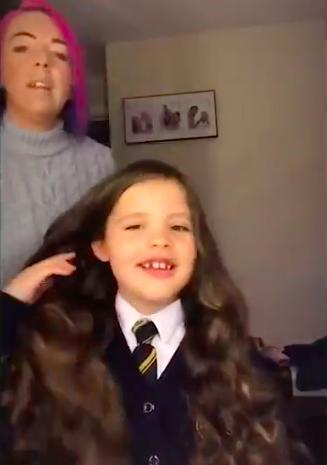 只用一个袜子就可以卷发,大波浪一次性卷发教程理发店真人