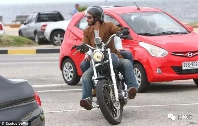 基努里维斯爱上一个流浪汉的电影,基努里维斯40岁