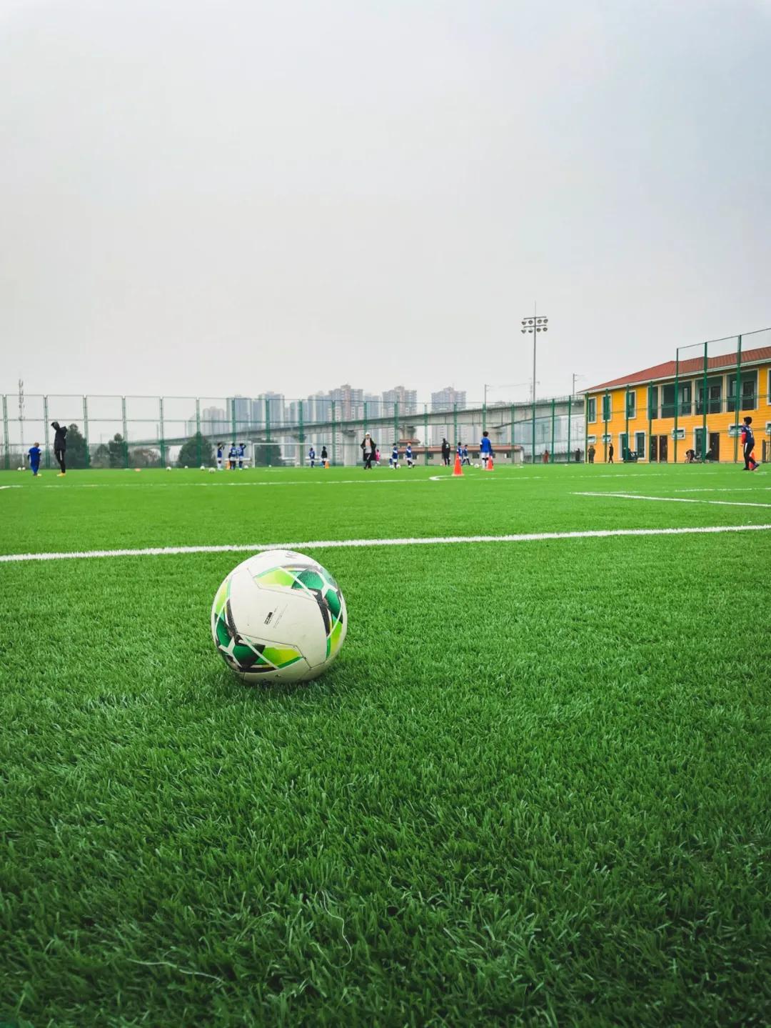 最好的足球场地是哪里,最好的足球场地在哪里