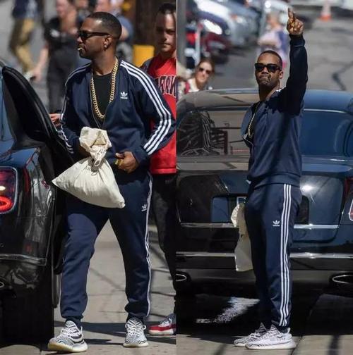 yeezy350v2bone,yeezy350v2白斑马2022