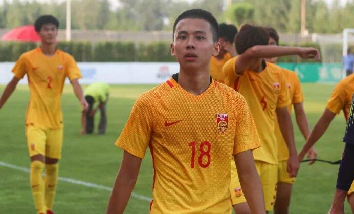 瓒冲崗鍏竷杩濈邯鍥介潚鐞冨憳澶勭綒缁撴灉,瓒冲崗閲嶇綒鍥介潚6浜哄紩鐑