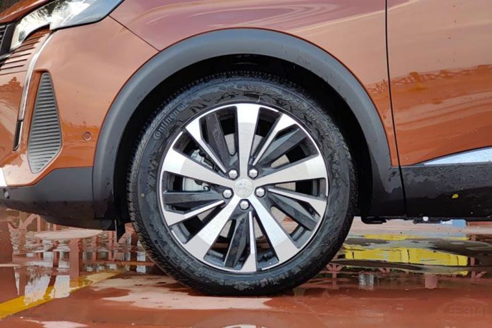 标致5008绕桩评测视频,2023标致5008绕桩测试