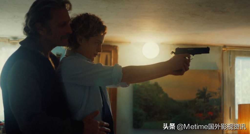 *欲情**疯狂、*社会反**，他美得像梦露却杀人无数