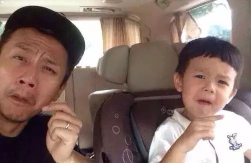 自嘲自己的孩子,会自嘲的人有大智慧