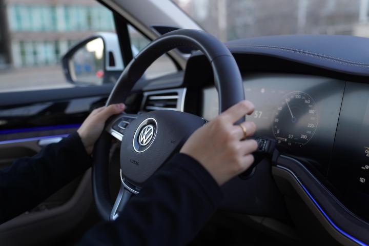 性价比超高的大众途锐低调提车记,低调的豪华suv18款大众途锐