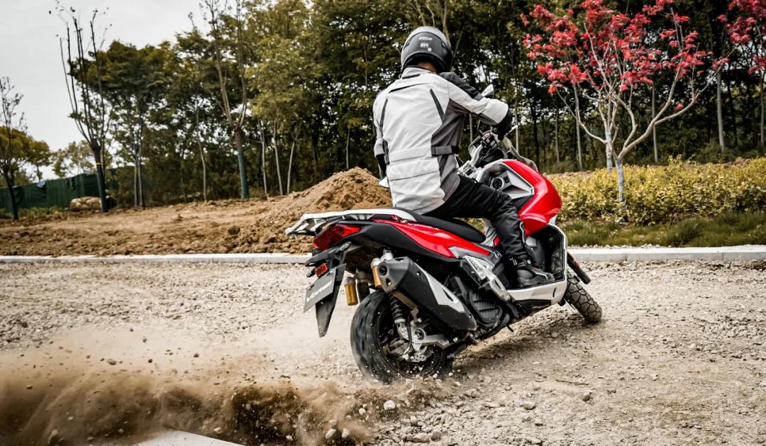 大阳ADV150胖虎试驾:真正的跨界踏板,兼顾城市越野可玩性极高