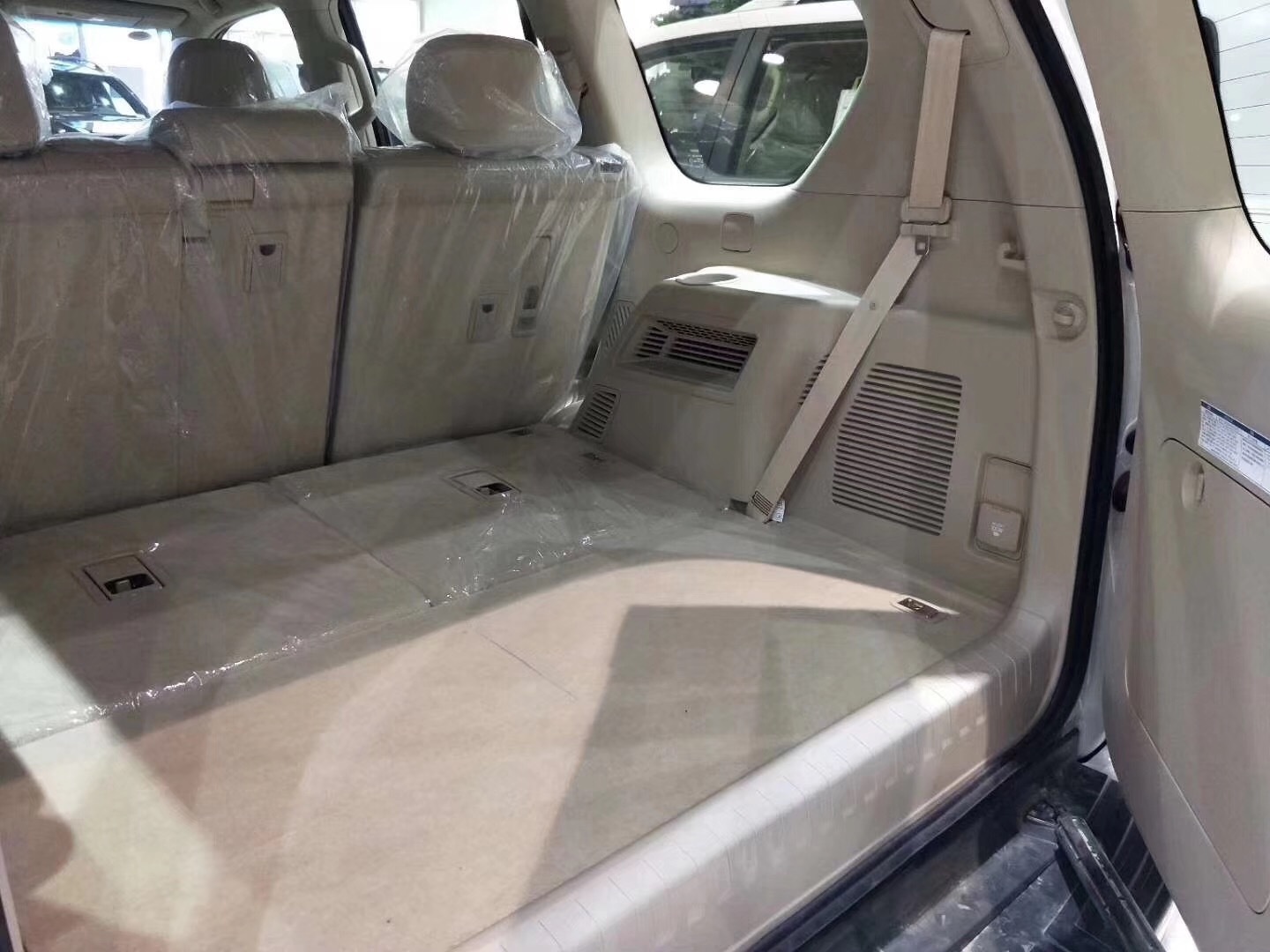 2019款全新中东版丰田霸道4000实车解读，不管是沙石乃至泥泞路面