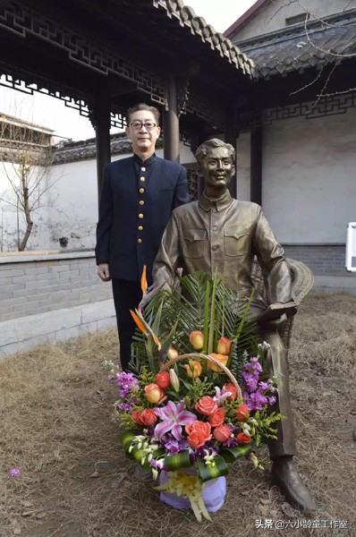 六小龄童纪念日,六小龄童和父亲合影