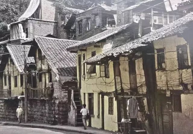 故城时光丨售票员喊着“俱乐部到了,下车咯