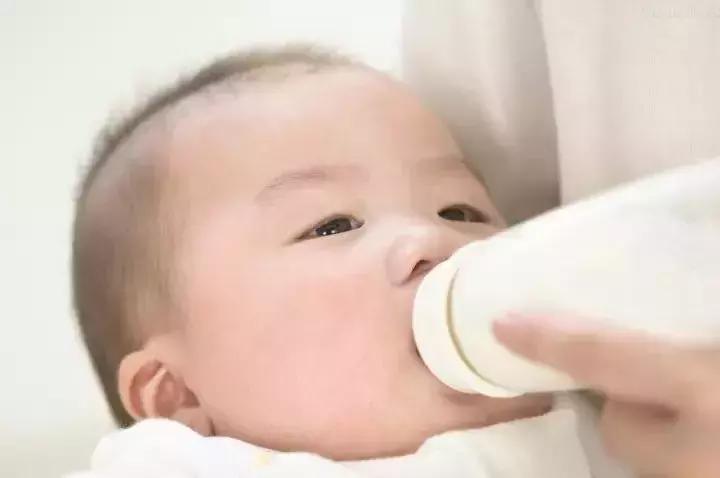 宝宝六个月吃一段奶粉好还是二段,一段奶粉和二段奶粉需要过渡吗