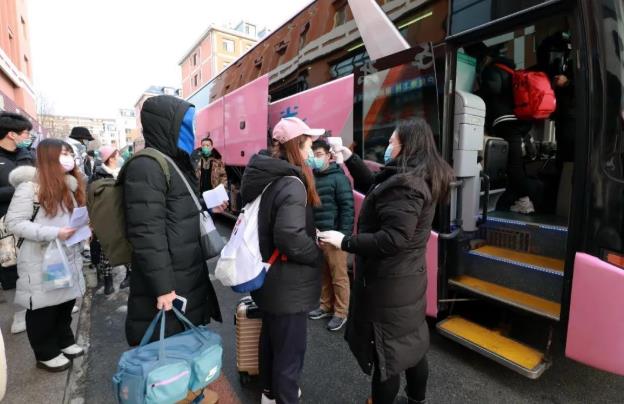 东北财大超给力，寒假暖心“包机”送学生回家，真的是羡慕了