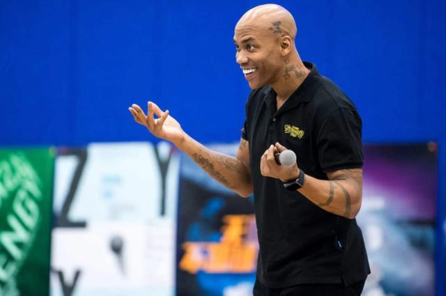 cba最新赛况广厦vs青岛,cba最新赛况广东被淘汰了吗