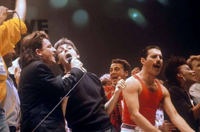 郎朗吉娜夫妻三重奏完整,郎朗吉娜在家四手联弹