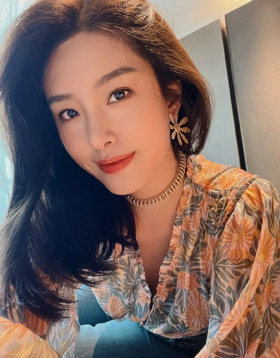 乔欣的迷你包包是什么品牌,乔欣最近有什么剧